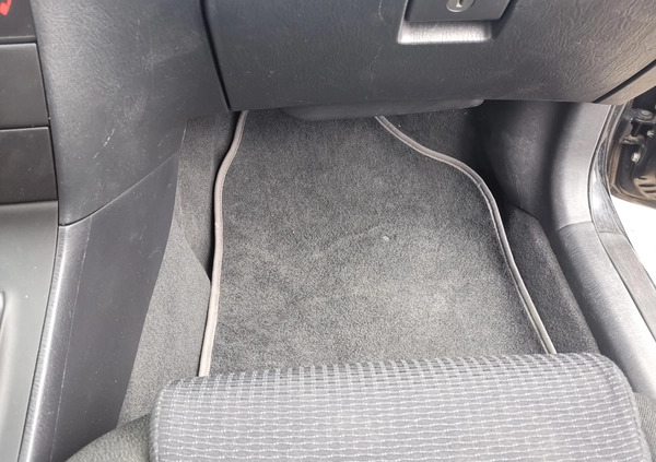 Toyota Corolla cena 15000 przebieg: 137500, rok produkcji 2005 z Warszawa małe 466